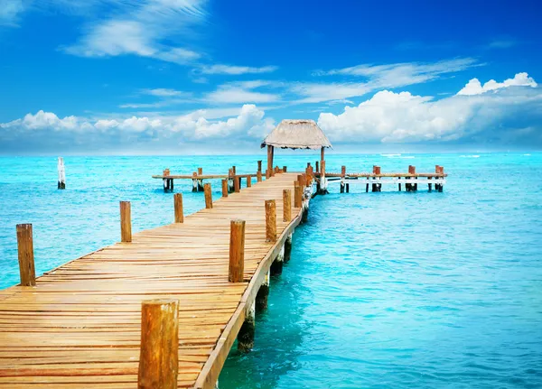 Vacation in Tropic Paradise. Jetty on Isla Mujeres, Mexico — Stock Photo, Image