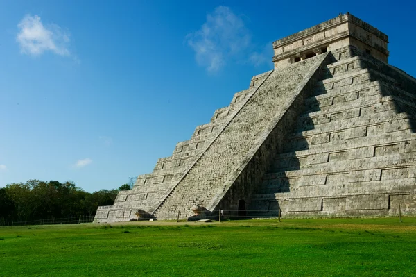 Пирамида Майя Чичен-Ица, Мексика — стоковое фото