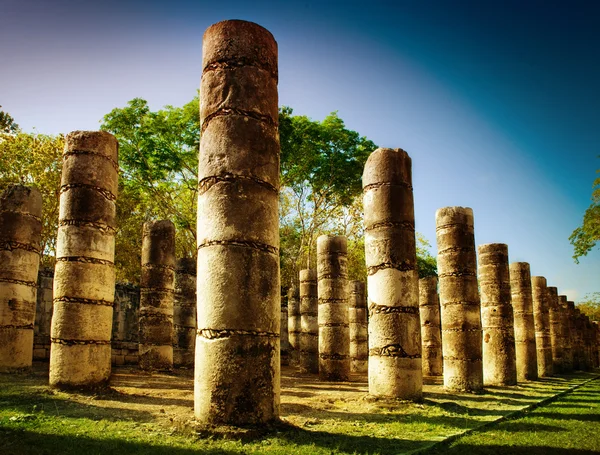 Chichén Itzá, Columnas en el Templo de los Mil Guerreros — Foto de Stock