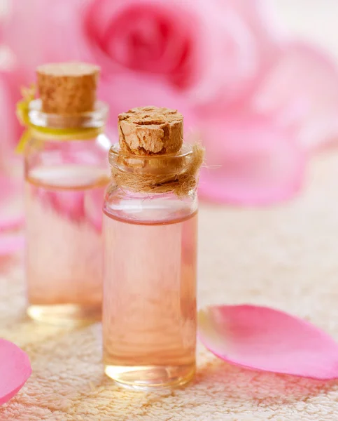 Eterisk olja för aromaterapi. Rose spa — Stockfoto