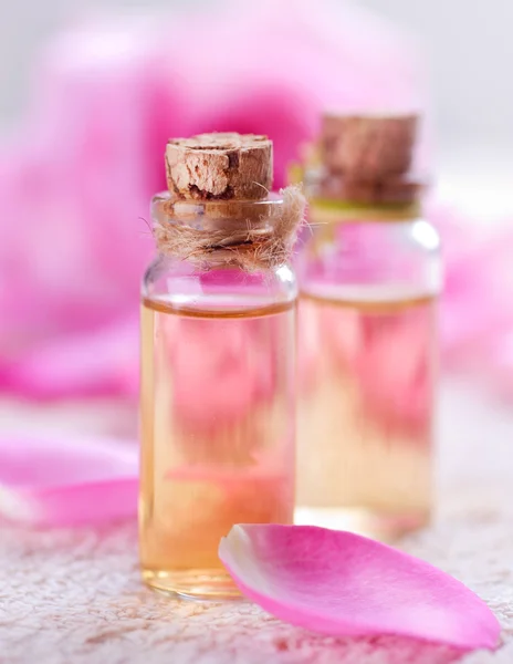 Eterisk olja för aromaterapi. Rose spa — Stockfoto