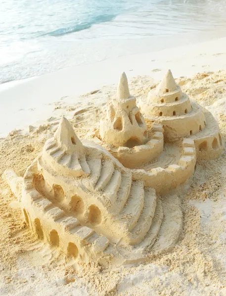 Piaszczysty zamek na plaży — Zdjęcie stockowe