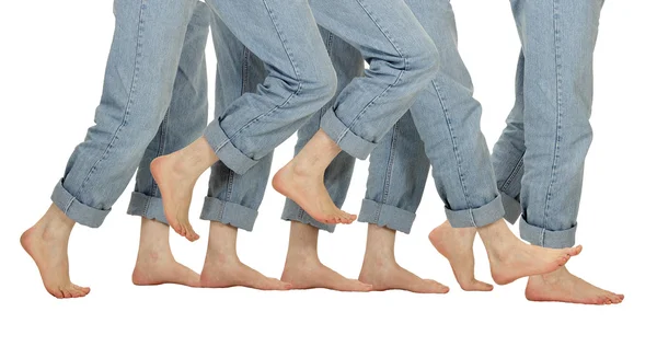 Jambes pieds nus masculines en mouvement — Photo