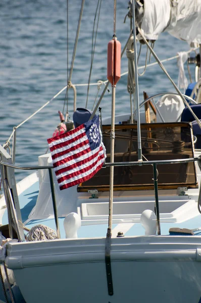 Drapeau américain nautique sur voilier — Photo