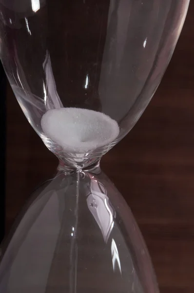Годинник скляний піщаний таймер — стокове фото