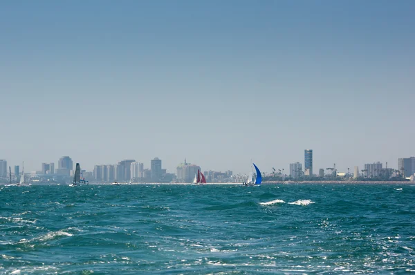 Barcos à vela em Long Beach Harbor — Fotografia de Stock