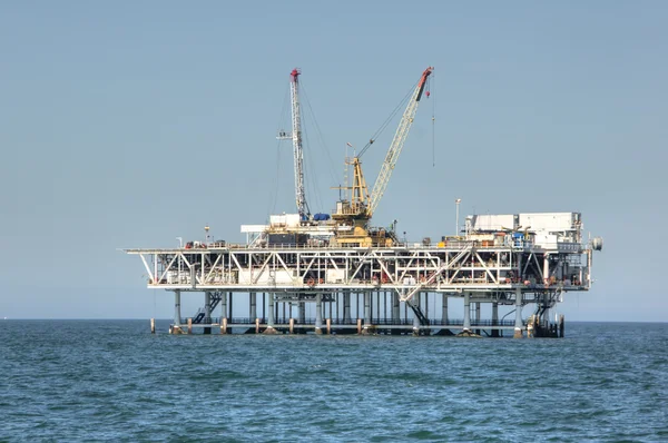 Plataforma petrolífera costa afuera — Foto de Stock