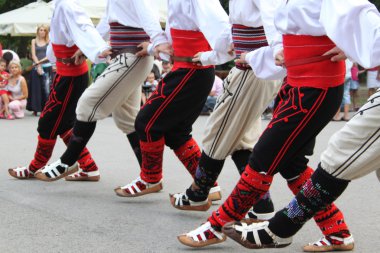 Folklore dancers clipart