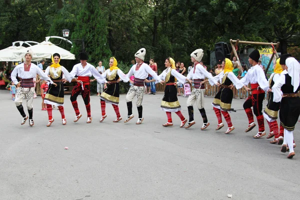 Serbian dancers — Stock Photo, Image
