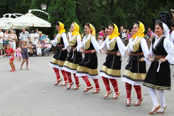 Serbiska dansare — Stockfoto