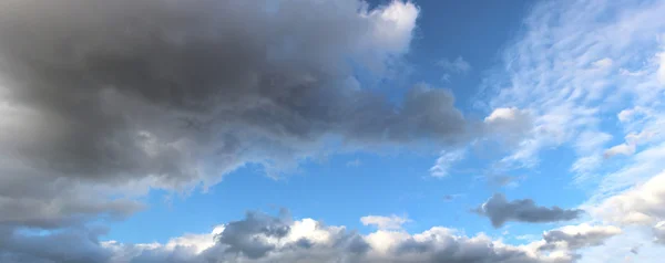 Bonitas nubes — Foto de Stock