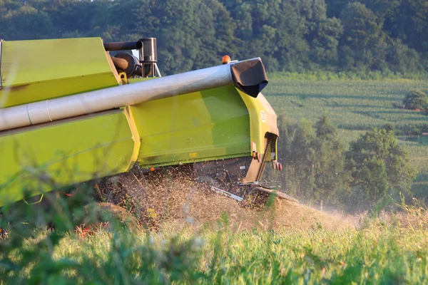 A combine harvester — Stock Photo, Image