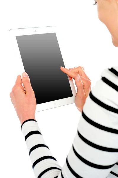 Cropped image of smiling woman using tablet pc — Stock Photo, Image