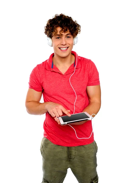 Killen njuter av musik. Geek person — Stockfoto