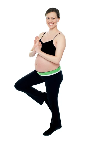 Beautiful pregnant woman doing yoga — Stock Photo, Image