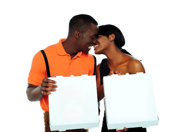 Black couple kissing and holding pizza boxes — Stock Photo, Image