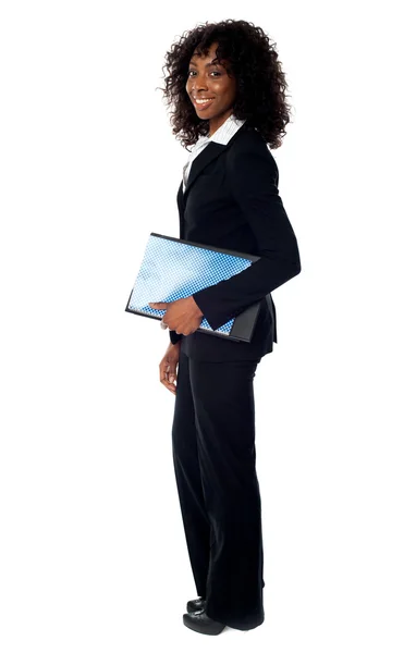 Retrato de comprimento total de senhora corporativa africana — Fotografia de Stock