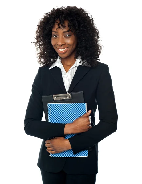 Sorrindo confiante executivo feminino — Fotografia de Stock