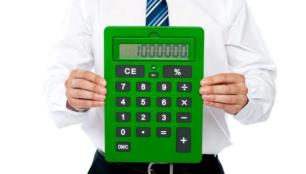 Närbild av en grön miniräknare. man håller den — Stockfoto