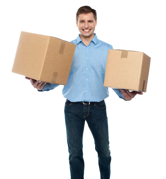 Portrét chlap drží krabice — Stock fotografie