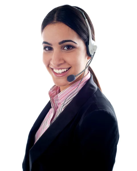 Vrouwelijke telemarketeer met headsets — Stockfoto
