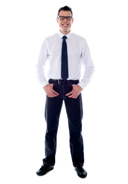 Tiro de comprimento total de executivo masculino elegante — Fotografia de Stock