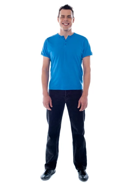 Retrato de comprimento total de homem jovem casual — Fotografia de Stock