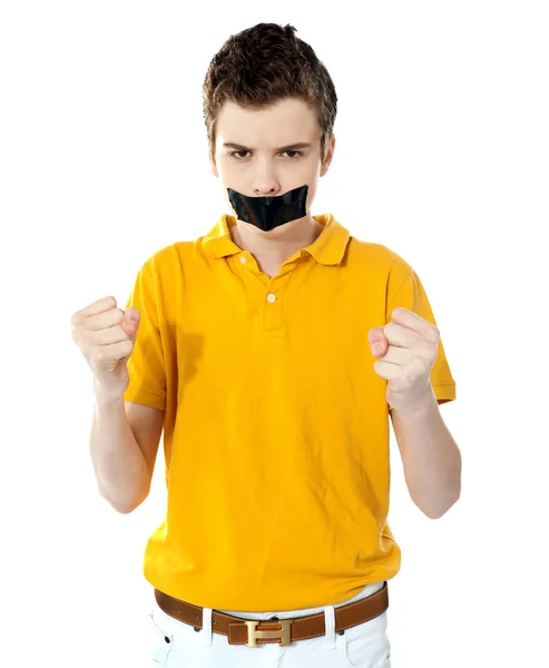 Rapaz irritado com fita adesiva na boca . — Fotografia de Stock