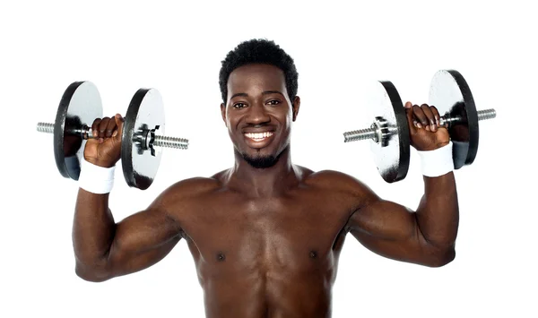 Atleta masculino sosteniendo pesas — Foto de Stock