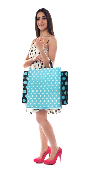 Glamoureuze vrouw uitvoering shopping tassen — Stockfoto