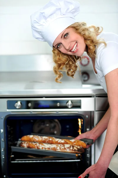Frisch gemachtes Baguette steht für Sie bereit — Stockfoto