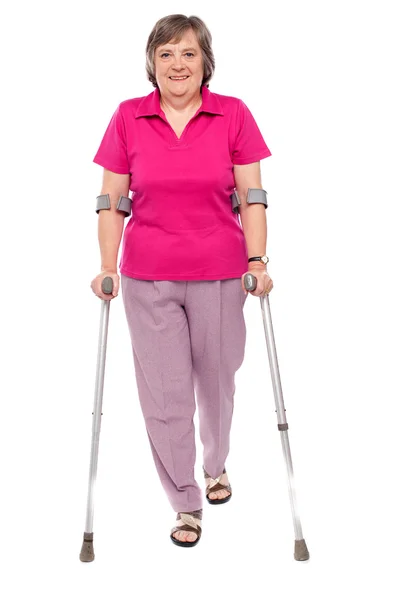 Full length portrait of an injured senior woman — Stock Photo, Image