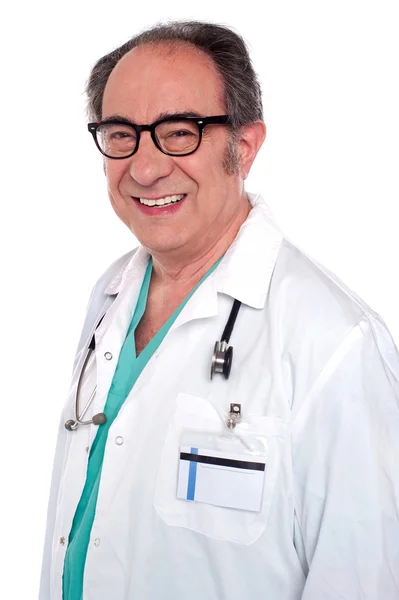 Популярний чоловічий хірург зі стетоскопом — стокове фото