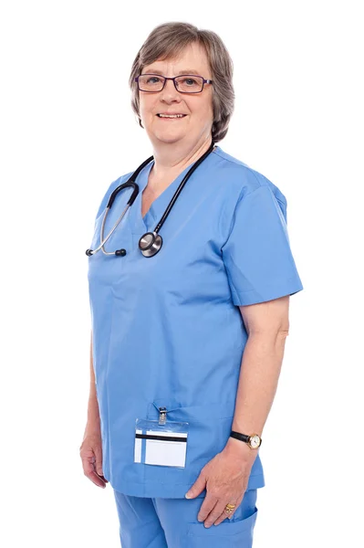 Жіночий медичний працівник зі стетоскопом — стокове фото