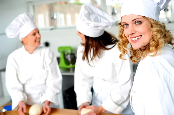 Ομάδα επαγγελματιών σεφ θηλυκό — Φωτογραφία Αρχείου