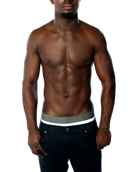 Beskuren bild av bar överkropp fit afrikansk kille — Stockfoto