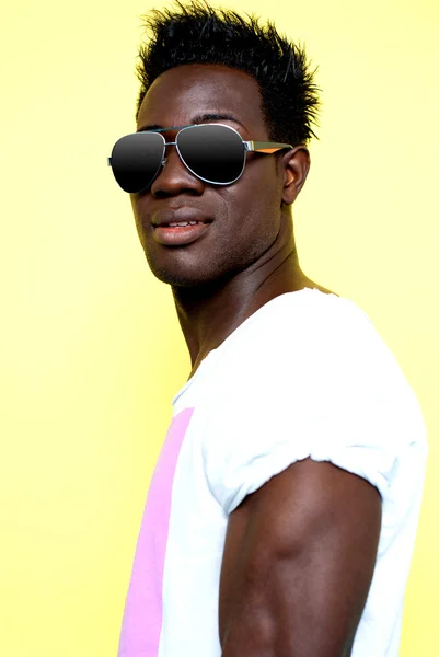 Handsome african guy wearing goggles — Stock Photo, Image