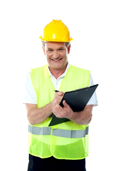 Uśmiechający się inżynier budowy starszy — Zdjęcie stockowe