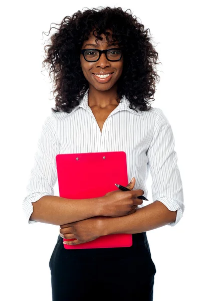 Corporate woman posing with clipboard and pen — Stock Photo, Image