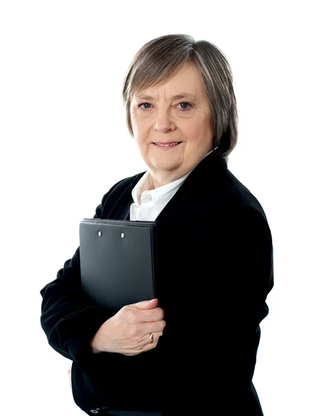 Mulher de negócios segurando documentos importantes — Fotografia de Stock