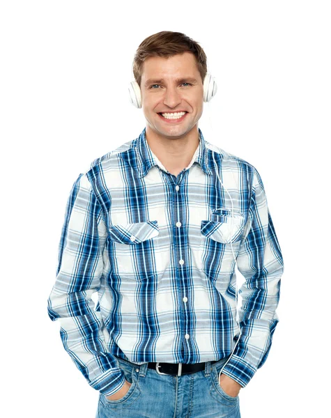 Casual caucasian guy listening to music — Stock Photo, Image