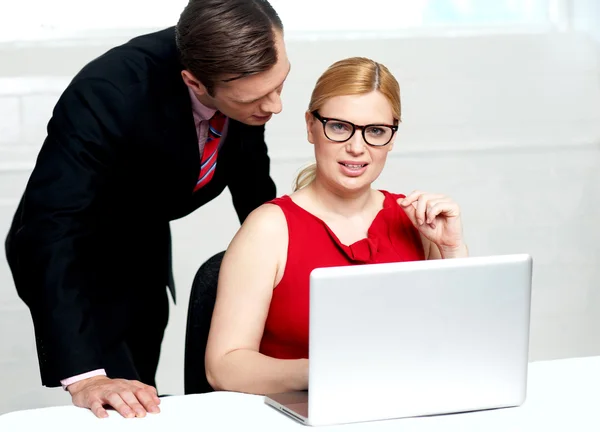 Young businessteam working in office — Stock Photo, Image