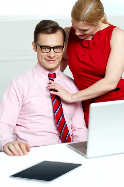 Female adjusting her co-workers tie — Stock Photo, Image