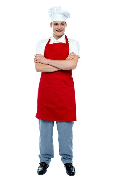 잘생긴 젊은 요리사 유니폼을 입고 포즈 — 스톡 사진