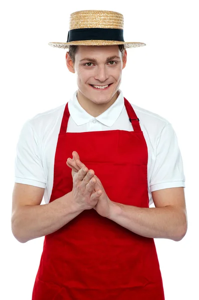 Mladý samec šéfkuchař nosit klobouk — Stock fotografie