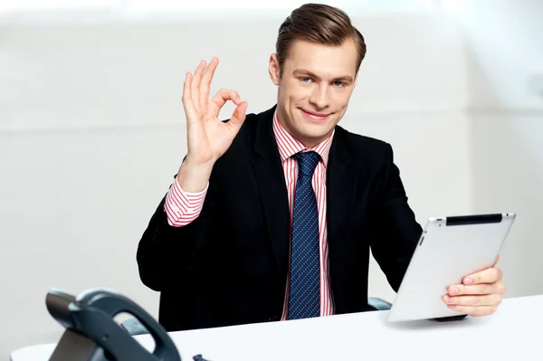 Smiling corporate male showing ok sign — Stock Photo, Image