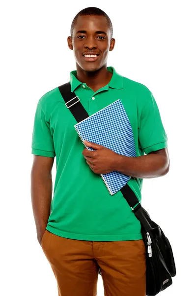 Son temps d'étude. Jeune étudiant africain — Photo