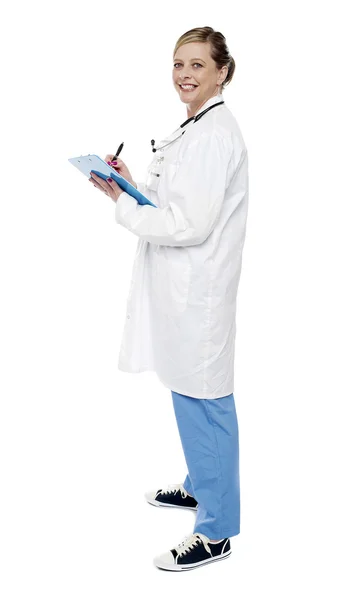 Ritratto vista laterale di medico esperto femminile — Foto Stock