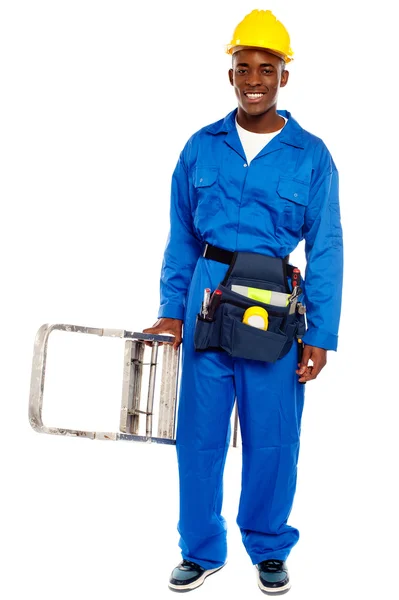 African repairman holding stepladder — Stock Photo, Image