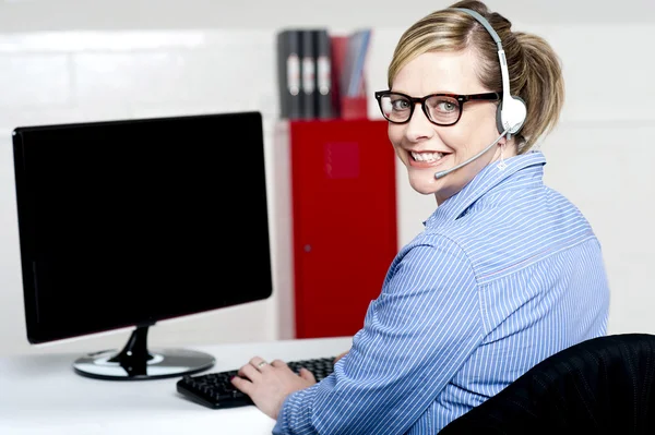 Portrait of cheerful customer support executive — Stock Photo, Image